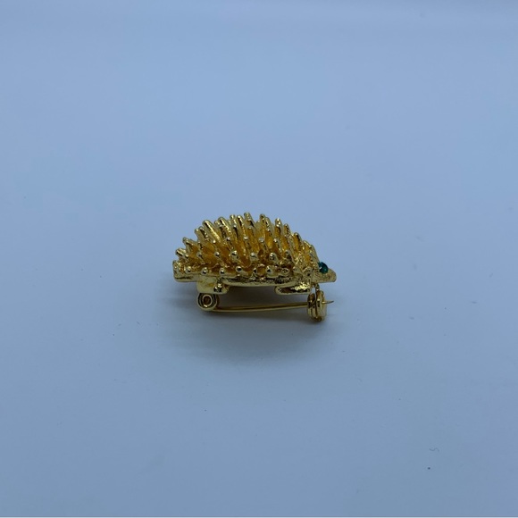 Adorable Green Eyed Hedgehog Sarah Coventry Brooch - Picture 4 of 5